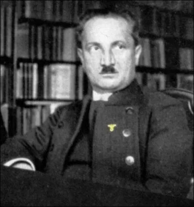 D'une influence indéniable en France, cet « important philosophe » est enseigné au lycée. Ses thuriféraires minimisent ses idéaux politiques. De qui parlons-nous ?