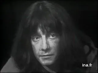 Il avait déclaré que "Mai 1968" faisait de la France « une des clés du monde ». Maoïste après cette date, il appelle à voter... Nicolas Sarkozy en 2007. De qui s'agit-il ?