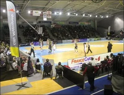 Le Palacium est une salle de basket-ball. Quel club y joue ?