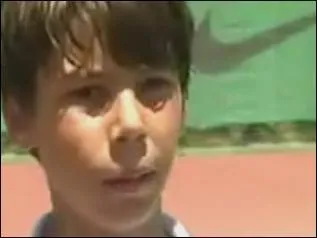 Celui-ci "court", surtout sur la terre battue.