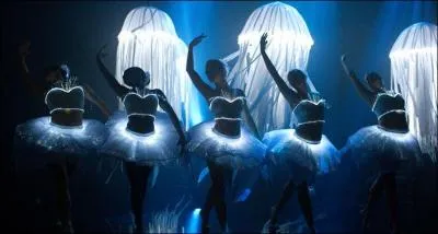 Qui chantait "Pour un peu d'argent, je me paye son corps" ?