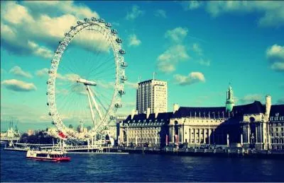 Quels personnages sont connus et rattachés à l'histoire culturelle de la ville ?