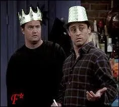 Que fait Chandler pour reconquérir l'amitié de Joey ?