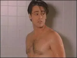 Dans la saison 1, Joey doit jouer les fesses d'un acteur connu mais lequel ?