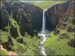 Mon 1er, les joueurs d'Auxerre aimaient l'être après des matchs difficiles... Mon 2nd est le nom de l'entraîneur emblématique d'Auxerre... Et mon tout est la capitale du...