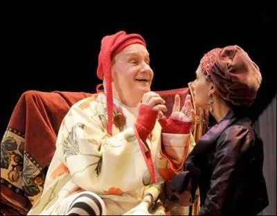 Un personnage de Molière subit force lavements, c'est le malade imaginaire. Son prénom est Cléante.