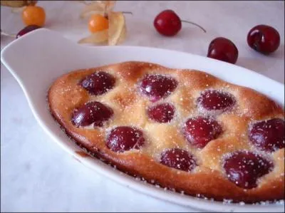 Traditionnellement, quel fruit utilise-t-on pour préparer un clafoutis ?