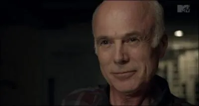 Le directeur de l'école et grand-père d'Allison est ?