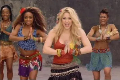 2010. Shakira : "Tsamina mina, eh eh ..., eh eh / Tsamina mina zangalewa / This time for Africa" ! (clip)