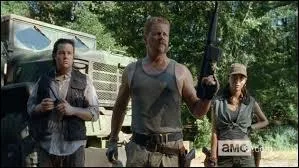 Dans la saison 4, quelle est la mission du sergent Abraham Ford et de Rosita Espinosa ?