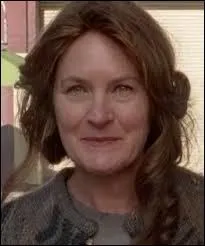 Comment se nomme la femme qui accueille Glenn et son groupe au Terminus ?