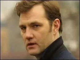 Dans la saison 3, comment le gouverneur perd-il son il ?