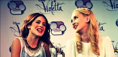 Eh, à droite de la photo c'est...