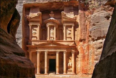 Ma 1re peut être vendue au Diable... Mon 2nd est le prénom de la dernière duchesse de Bretagne... Et mon tout est la capitale de...