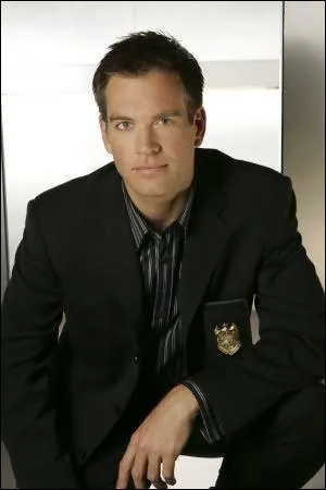 Tony est-il un coureur de jupons ?