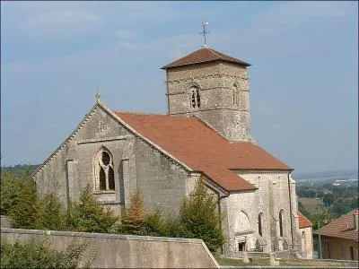 Quelle est ce bourg de Meurthe-et-Moselle dont les habitants sont les Scrofuliens qui possédait une source miraculeuse et qui offre aux visiteurs une église fortifiée?