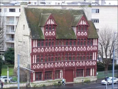 Quelle est cette splendide maison à colombages visible dans le cente-ville ancien de Caen?