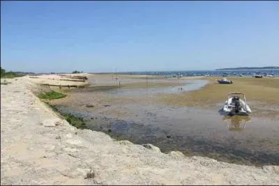 Quelle est cette commune du bassin d'Arcachon qui porte le nom d'un dieu antique?