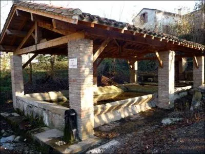 Quelle est cette commune du Tarn-et-Garonne qui possédait autrefois trois églises et où vous irez admirer le lavoir de Saint-Laurent?