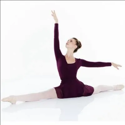 Comment appelle-t-on le pas de danse où on ouvre les jambes en grand ?