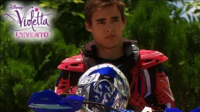 A part la musique, quelle est la passion de Leon ?