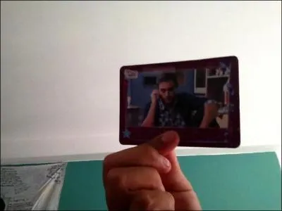 Après son accident de moto, que Leon propose-t-il à Violetta ?