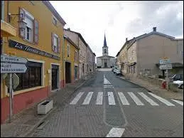 Nous traversons la ville Rhodanienne de Saint-Étienne-des-Oullières. Nous sommes en région ...