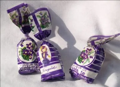 Quelle fleur confite est une spécialité toulousaine ?