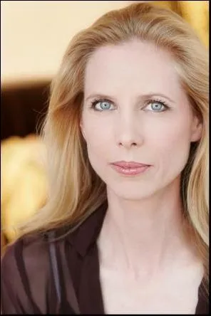 Elle est aujourd'hui chanteuse au sein du duo « Allison & Stone ». Comment s'appelle-t-elle ?