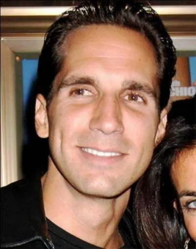 Il est le frère de Melissa Gilbert, qui est-ce ?