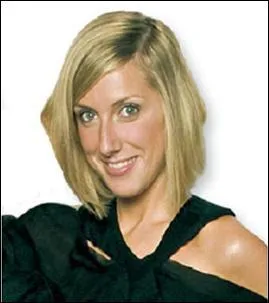 Quel personnage accompagne Blanche lorsqu'elle revient pour la fermeture du lyce durant le dernier pisode ?