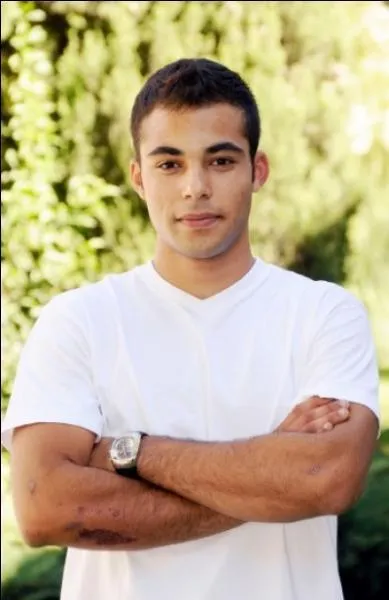 Ce garon a aim Ruth. Mais, il n'a pas rsist aux charmes de Teresa. Comment s'appelle-t-il ?