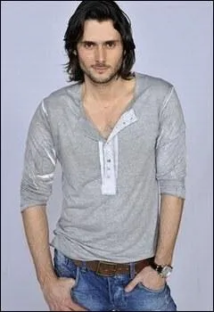 Lequel de ces personnages n'a pas t professeur d'EPS ?