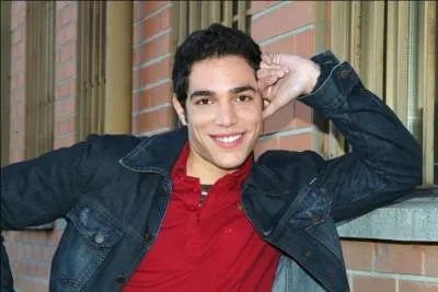 Quel professeur a eu une liaison avec Issac ?