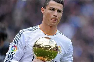 Celui qui a gagné le Ballon d'or 2013 est : 
(En général, les filles sont dingues de lui)