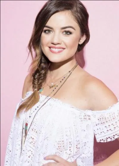 Qui a reçu le premier message de la part de "A" ?