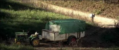 Une tondeuse à remorque qui ira loin, en verra de belles, et tentera même des pointes de grande vitesse à ses risques et périls...