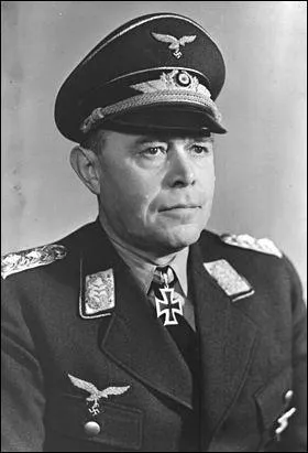 Ce maréchal allemand commanda les forces aériennes de la Luftwaffe lors des campagnes de Pologne, de France et de Russie, avant d'être nommé commandant en chef des forces allemandes en Méditerranée. Qui est-il ?