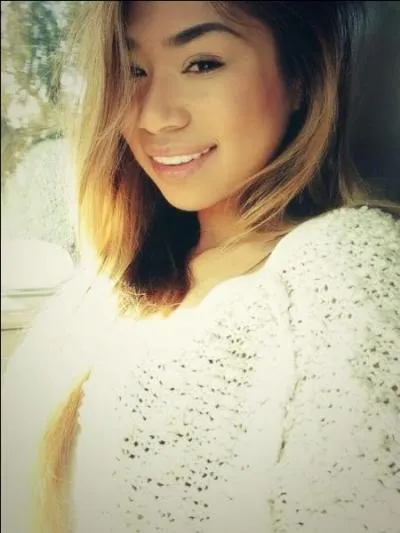 Avec qui a-t-elle chanté sa chanson nommée " Tonight " ?