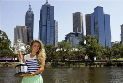 1989 : naissance d'une joueuse de tennis biélorusse. Victorieuse des Open d'Australie 2012 et 2013. Il s'agit de :