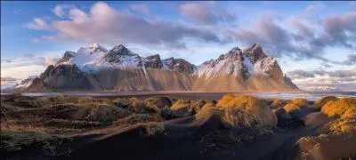 Mon premier arrive sixième dans la gamme, mon deuxième m'appartient, mon troisième est à toi, mon quatrième est utilisé par les ados, mon tout fut chanté par Ferrat !