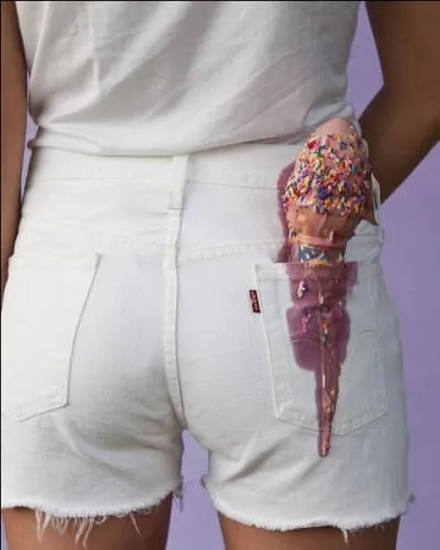 Vous pouvez envoyer le premier sur le forum, mon deuxième vous appelle, mon troisième s'esclaffe, on n'a pas trouvé mieux que mon tout pour s'asseoir !