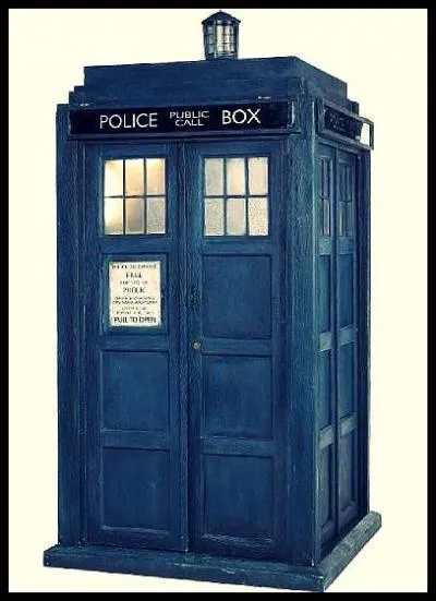 Le Tardis peut changer de décor extérieur.