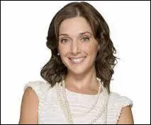 Parlons maintenant de la maison de Violetta. Esmeralda va arriver pour travailler avec German. Qui est-elle réellement et que cherche-t-elle à faire ?