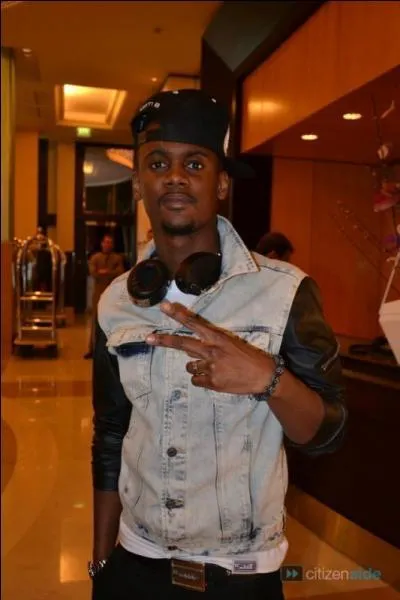 Qui chante "Sur ma route" ?