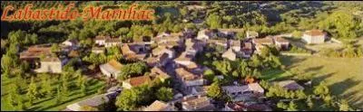 Voici la commune Lotoise de Labastide-Marnhac vue du ciel. Elle se situe en région ...