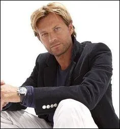 Je présente les journaux du weekend sur France 2. Qui suis-je ?