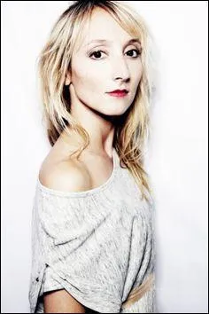 Le public me connaît surtout pour mon rôle dans "Scènes de ménages". Qui suis-je ?