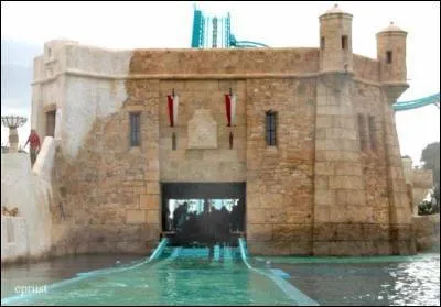 Combien de fois l'Atlantica fait-il une rotation sur une plate-forme ?