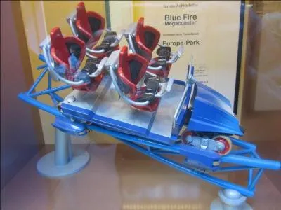 Combien de places assises y a-t-il dans un train du Blue Fire ?